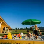 Hébergement de vacances Camp66 *